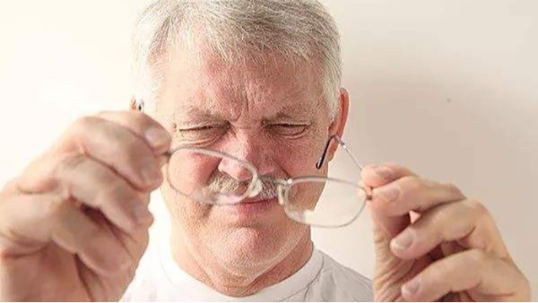 世界高血压日|高血压会引起“眼中风”吗