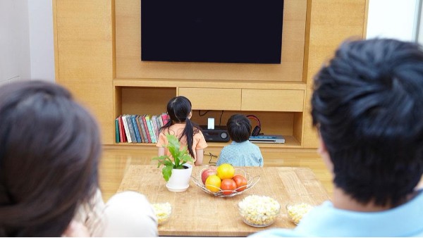 小孩一看电视就眨眼是怎么回事？