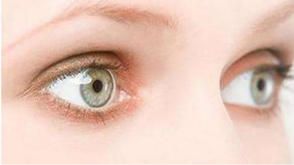 眼睛哭肿了，小妙招快速消肿